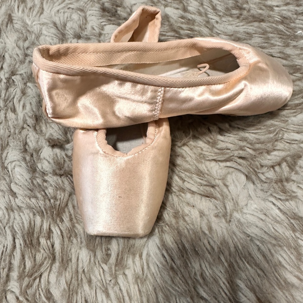 2007 Pointe Satin Ballet Shoes